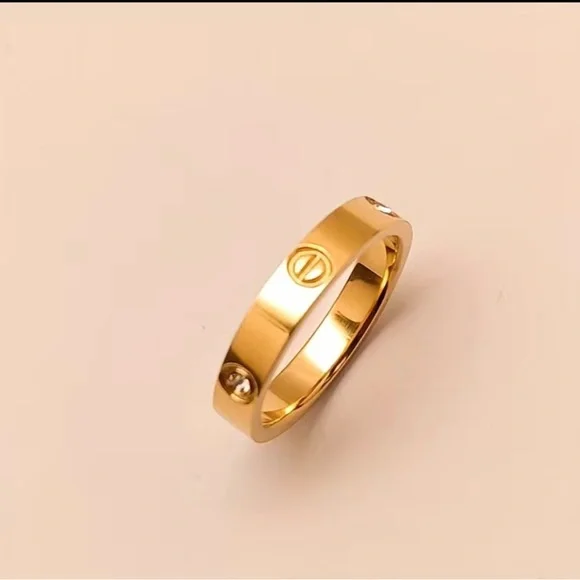 Stylish Rings With Screw Pattern - Picture 3 of 4